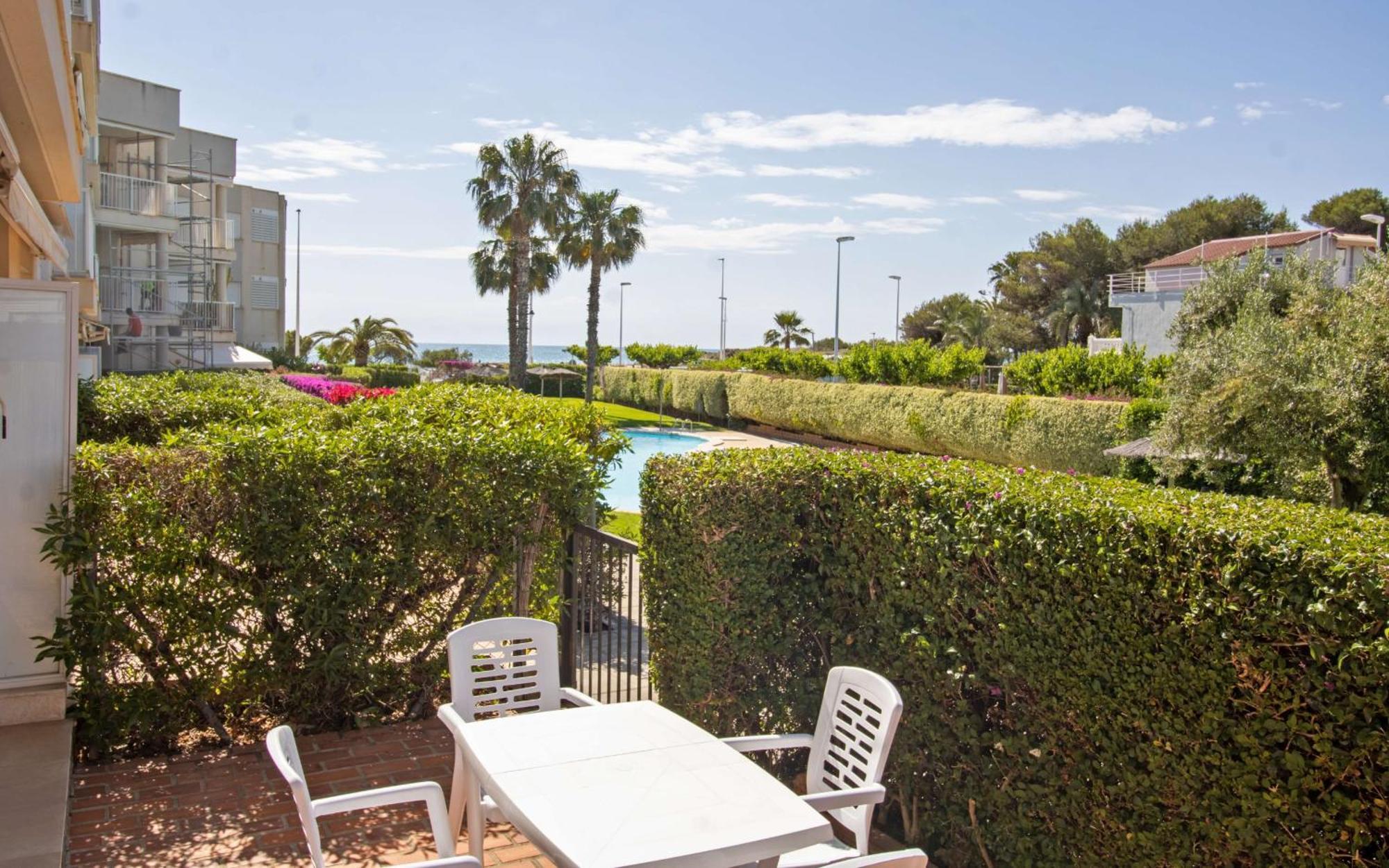 Apartamento Planta Baja En Primera Linea - Roquer Marti